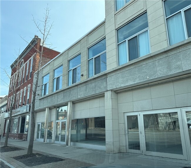 Building Photo - 105 Main St