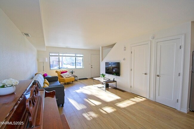 Photo - 125 Mary St Unidad #A