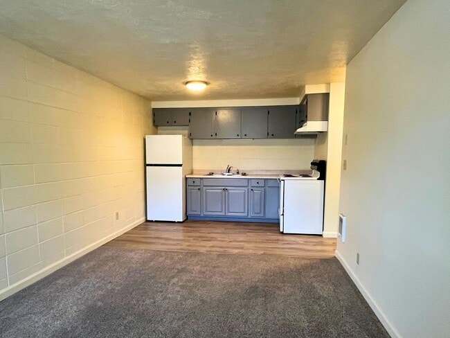 Photo - (CAM 9)  Very Nice Large 1 bed Apt - Close... Unit 09