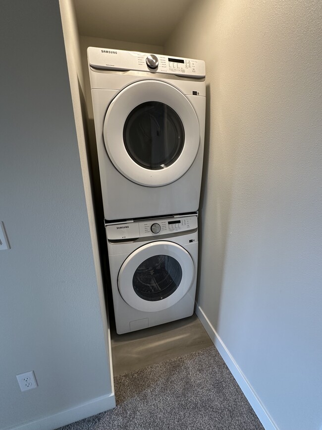 Photo - 450 SE Lilly Ave