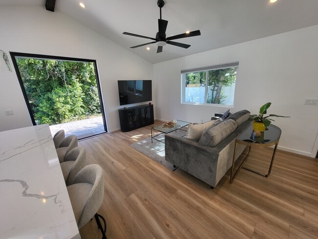 Photo - 409 N Rancho Rd