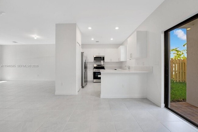 Photo - 15955 SW 2nd St