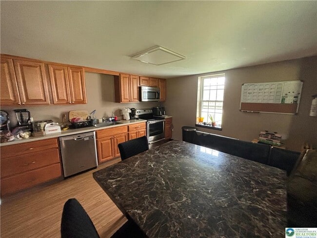 Photo - 654 Youngs Hill Rd