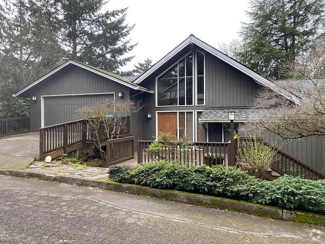 Building Photo - Idyllic & Unique Home in Sought After Sylv...