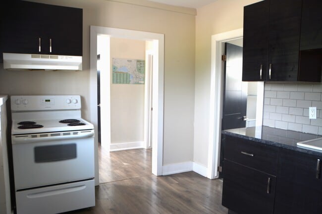 Building Photo - 292 Welland Ave Unit 5