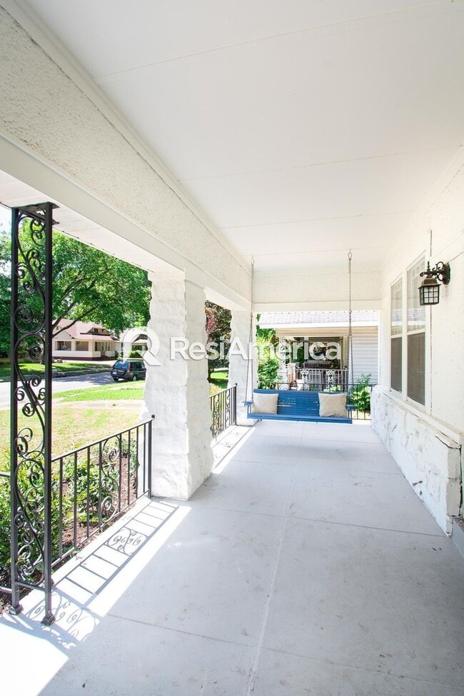 Photo - Beautiful 3/3 Craftsman in a Great Midtown...