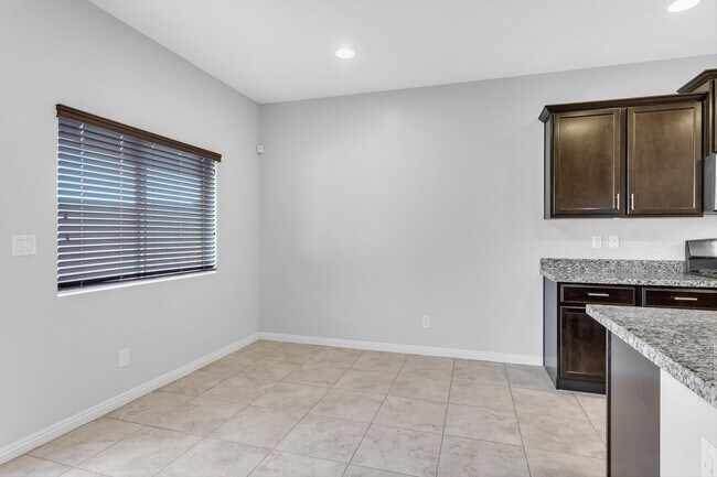 Building Photo - Great Southwest Home