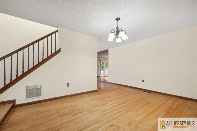 Photo - 153 Thoreau Dr