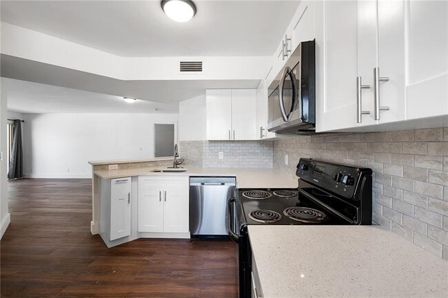 Photo - 8851 Wiles Rd Unidad 202