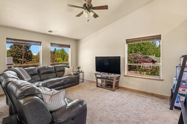 Photo - Spacious 3-Bed, 2-Bath Upper-Level Duplex