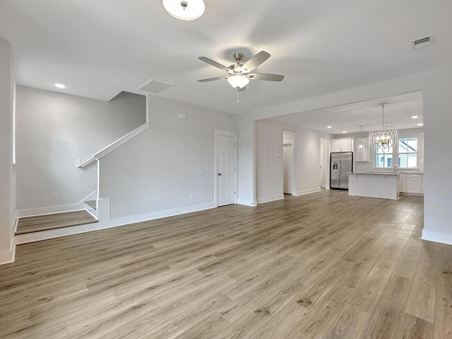 Photo - 260 Symphony Ave