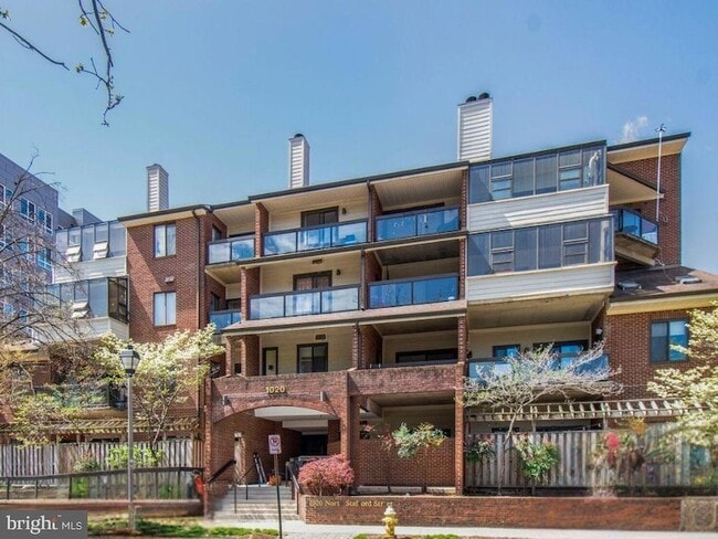 Building Photo - 1020 N Stafford St Unit 409 Rental