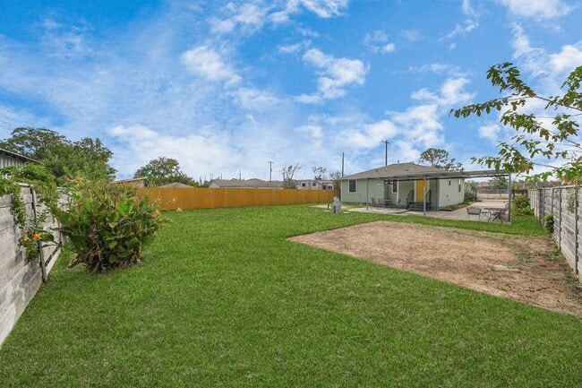 Building Photo - 5635 Mc Cracken Rd