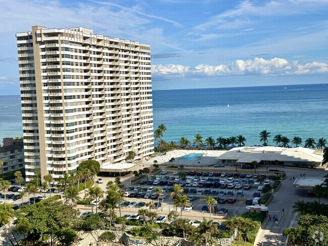 Building Photo - 1985 S Ocean Dr Unit 15b Rental