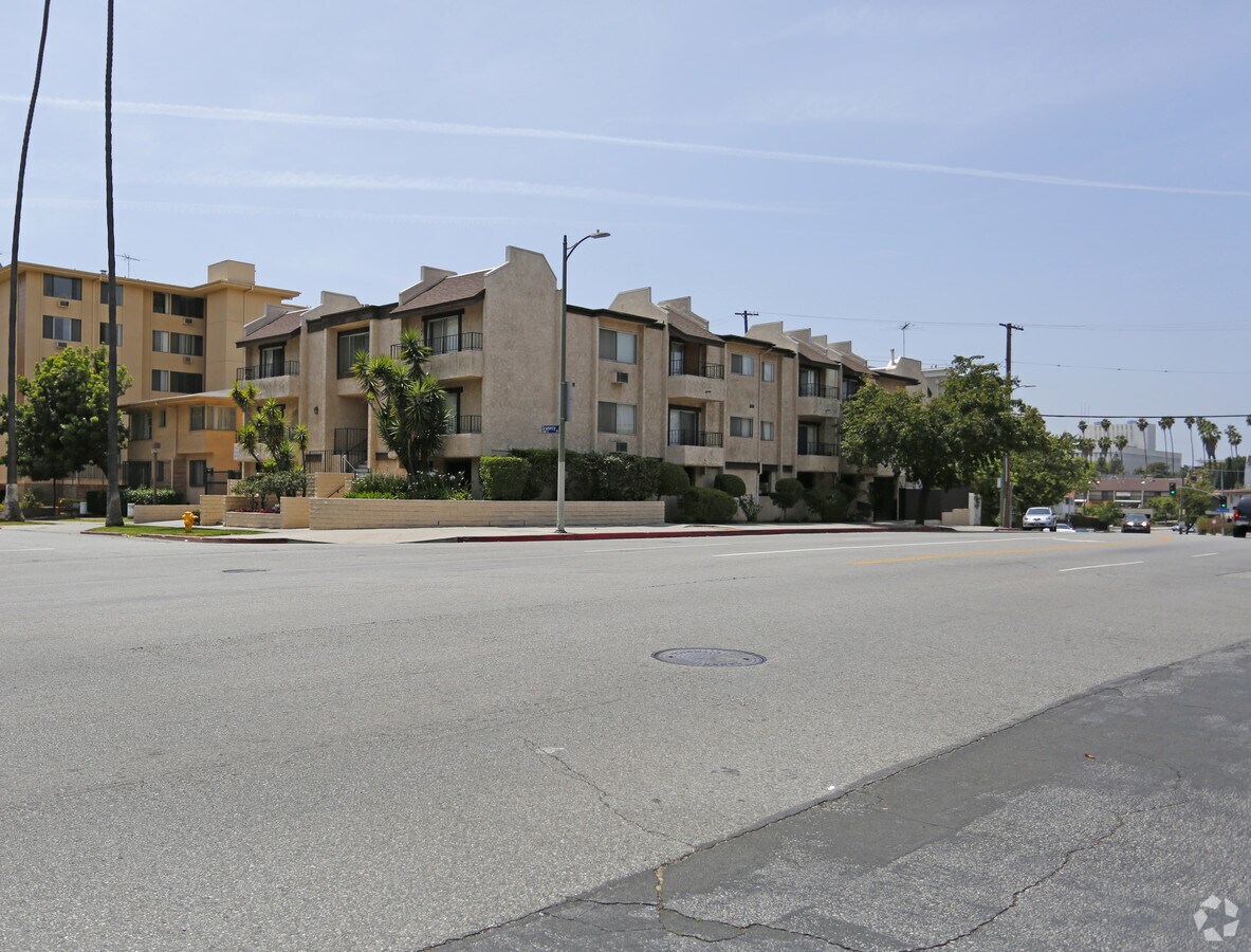 Photo - 601 S Gramercy Pl Apartments