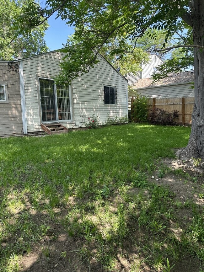 Don't Miss Out This 3 Bed/1 Bath Home in C... - Don't Miss Out This 3 Bed/1 Bath Home in C...