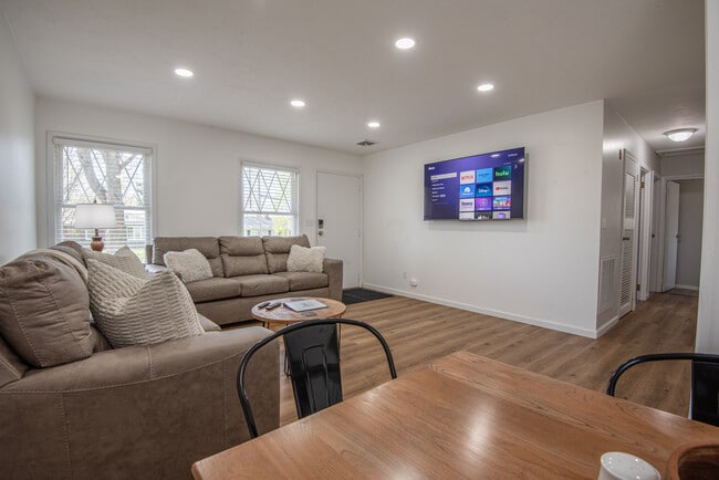 Photo - 1110 Cedarbrook Dr