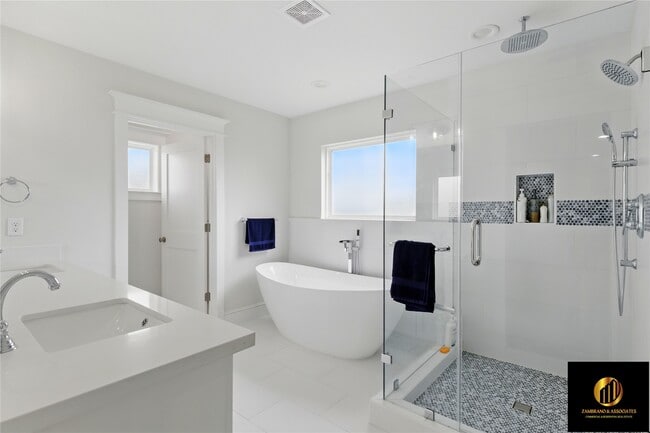 Building Photo - 522 Caplin St