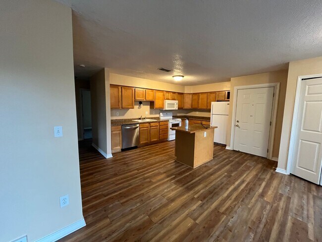 Photo - 886 Wescott Square Unidad 202