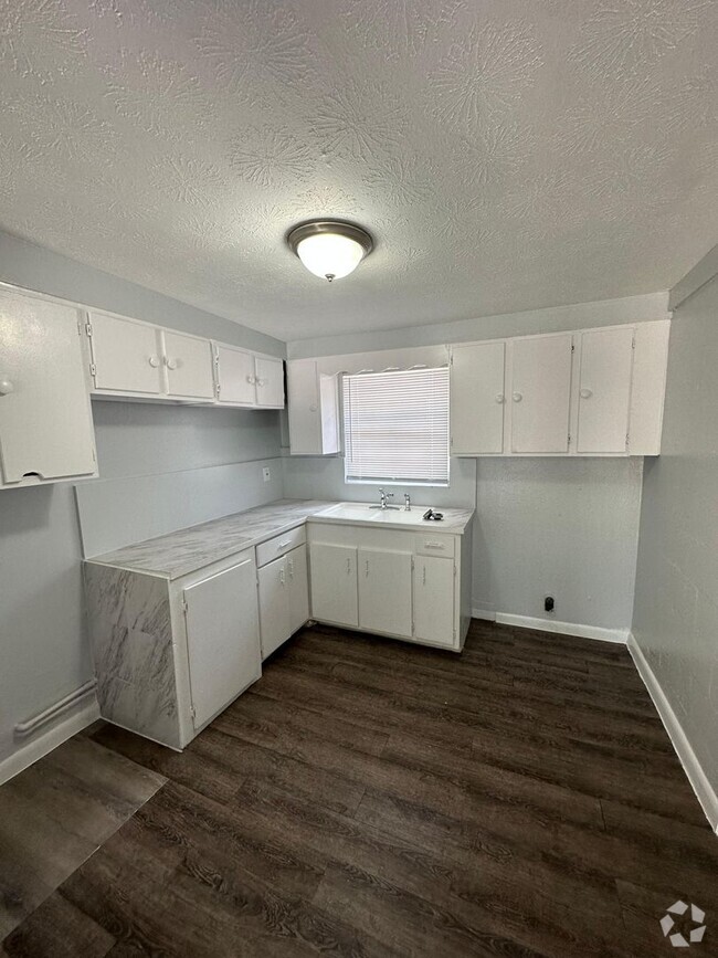Building Photo - 1651/1653 Union Unit 1651 Union St Rental