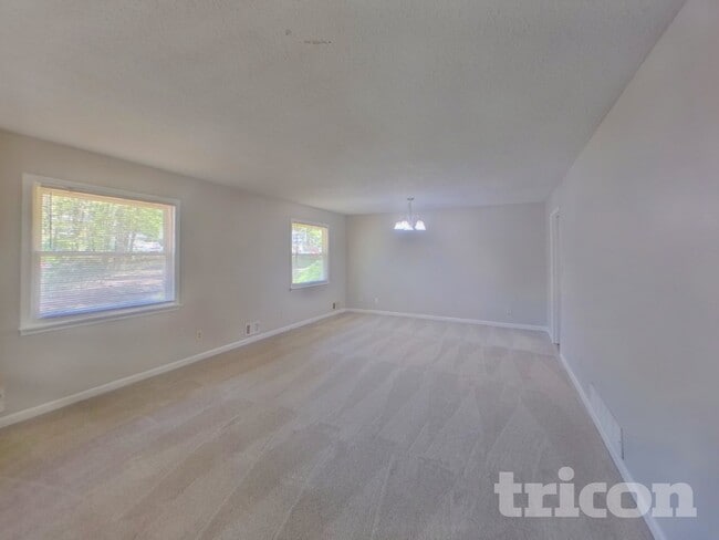 Photo - 2574 Northbrook Rd