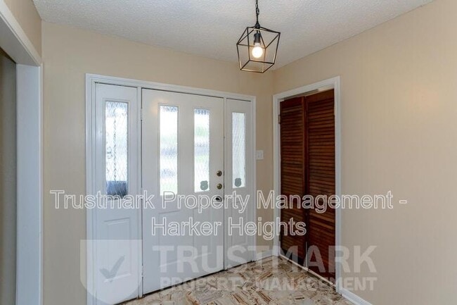 Photo - 700 Cedar Oaks Ln House