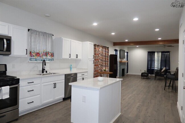 Photo - 707 N Foley St