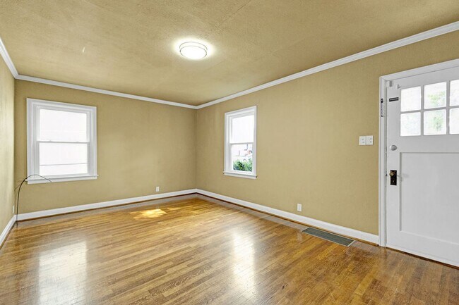 Photo - 3BR Cottage with Large Backyard, Garage and a Basement!