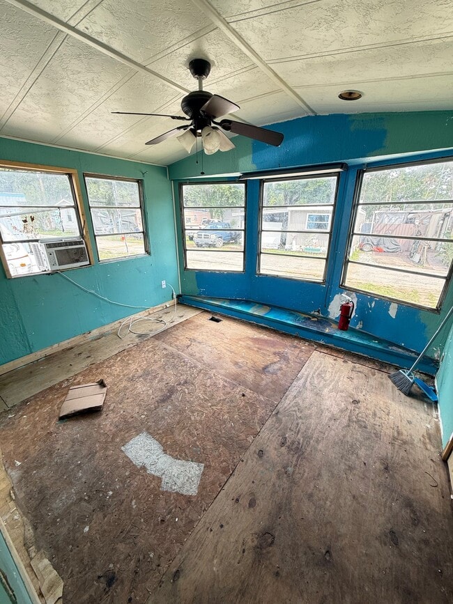 Photo - 622 N Beach St