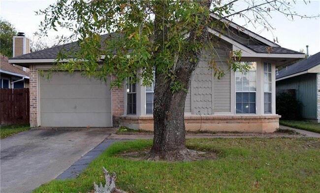 Building Photo - 16819 Village Oak Loop