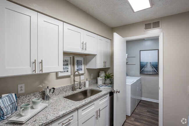 2BR, 1.5BA - 1,020SF - Kitchen - Hampton Creek