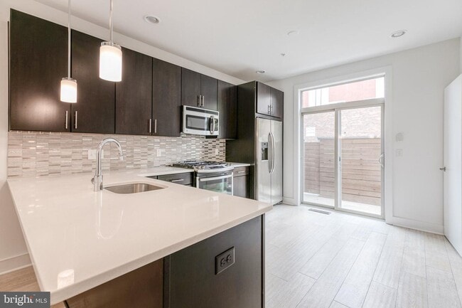 Building Photo - Northern Liberties Townhome with 2 Car Parking