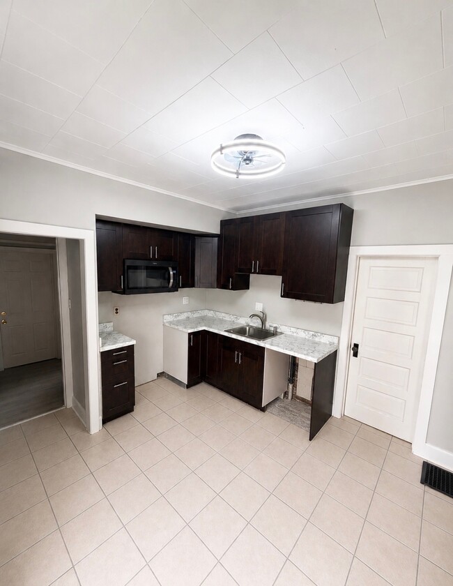 Photo - 1720 Howard St