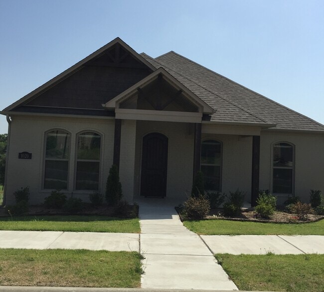 Building Photo - Beautiful home in Gated Subdivision