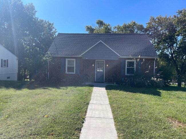 Building Photo - "Charming 3-Bed Home with Finished Basemen...