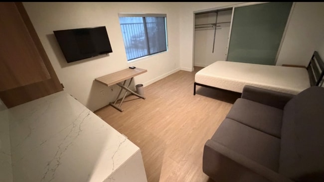 Photo - 11665 Mayfield Ave Unit 4D