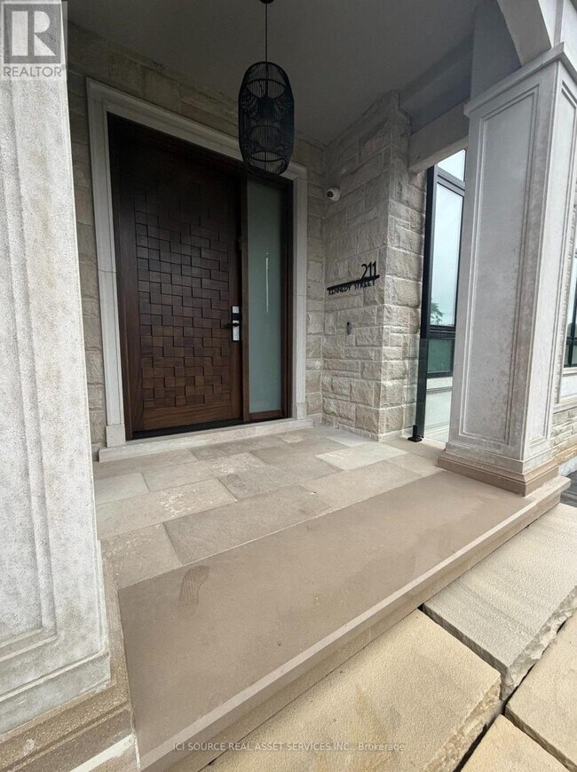 Photo - 211 Kennedy St W