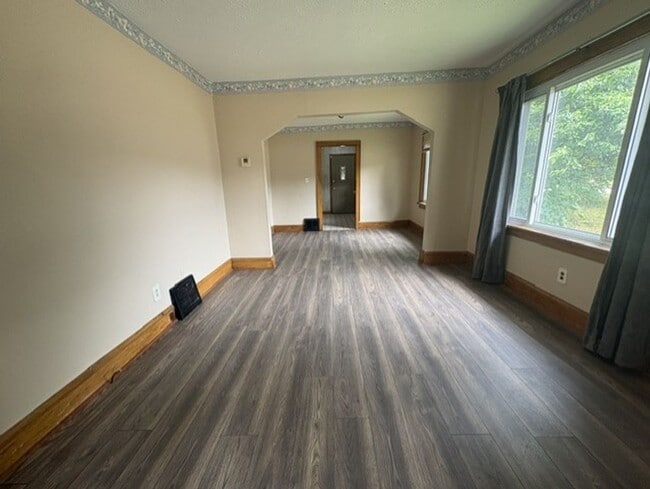 Photo - Pet-Friendly 2-Bedroom Kenmore Home with Garage and Enclosed Porch