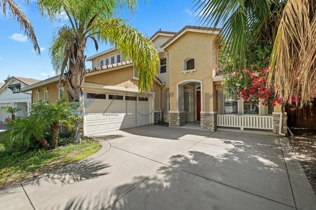 Photo - 338 Roundhill Dr