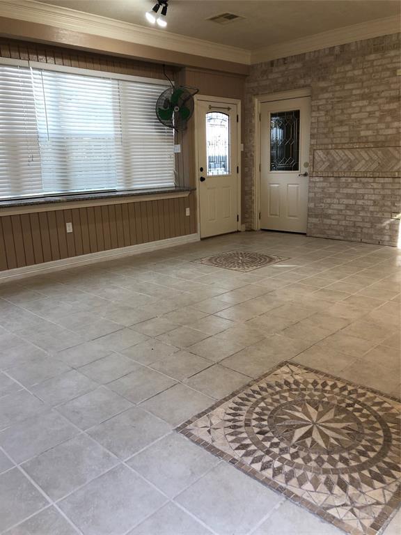 Photo - 8121 Swiss Ln