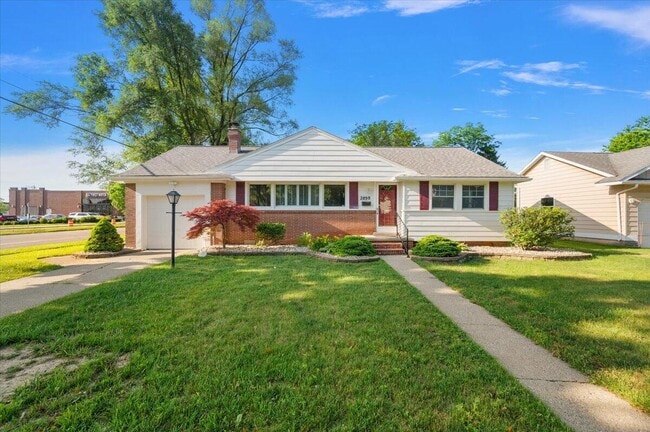 Photo - 2898 Yorkshire Rd