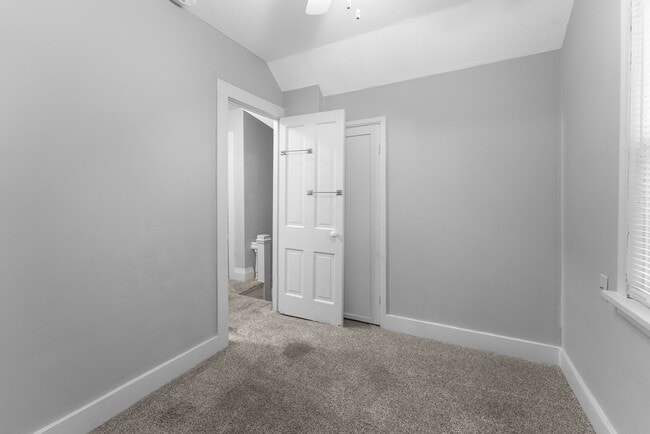 Photo - 917 W 12th St