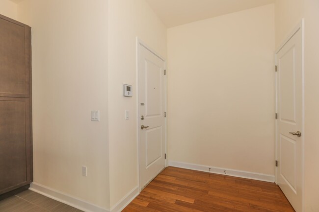 Building Photo - 2/Bedroom 2/ Full Bath - A+ Waterfront Loc... Rental