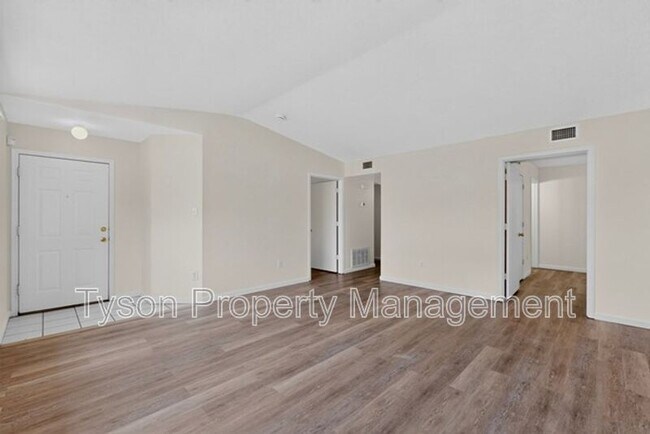 328 Escena Pl SE