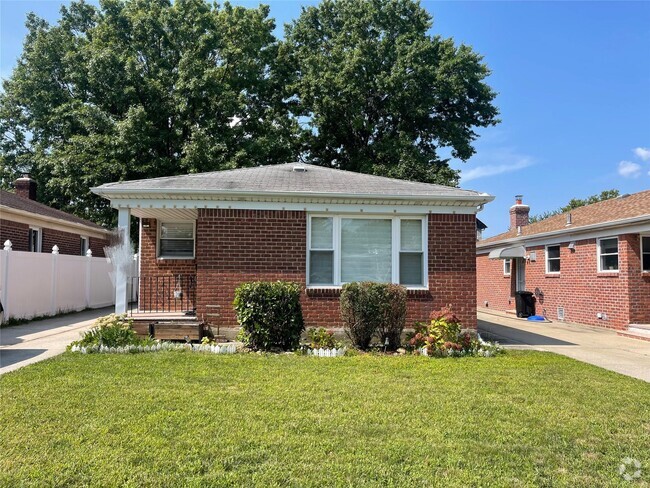 Building Photo - 56-36 219th St Rental