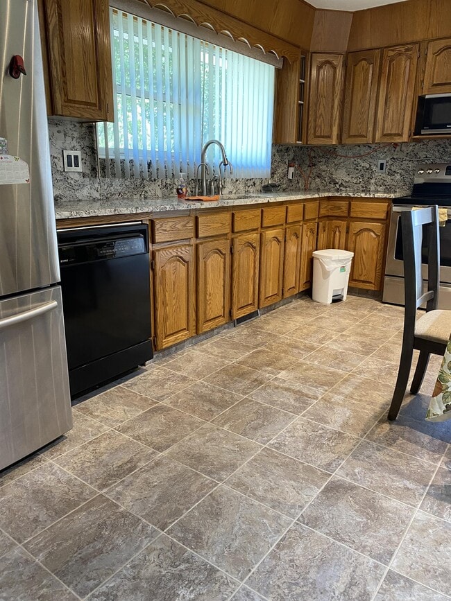 Building Photo - 232 Frontenac Dr