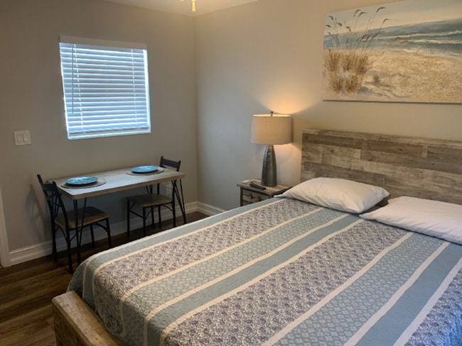 Photo - 2135 NE Dixie Hwy