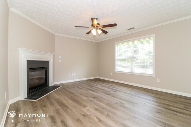 Photo - 700 Castlebrooke Dr SE