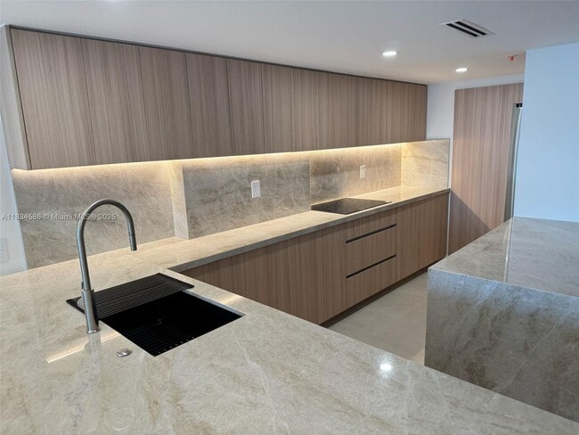 Building Photo - 1717 N Bayshore Dr Unit A-2539 Rental