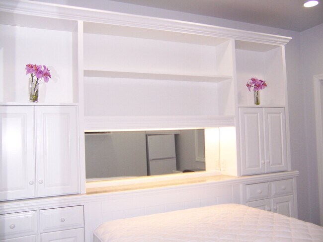 Building Photo - 188 Maverick St Unit Suite